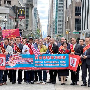 陳恆陪同陳立大使出席亞太裔傳統文化節